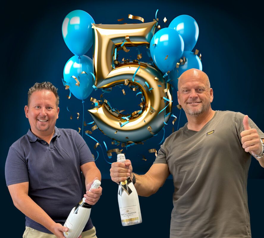 Studio Beed Reclame 5 jaar - gevel reclame bord - gevelreclame - gevel beletteren - bestickeren - gevelreclame letters - gevelreclame lichtbak - led gevelreclame - buitenreclame gevel - verlichte gevelletters - winkel reclame buiten - rvs letters gevel - verlichte gevelreclame - reclame bord winkel - reclame voor winkel - signing reclame - winkel reclame buiten - winkel reclame binnen - pees frame - peesdoek - textieldoek - branding - design - reclame - akoestisch paneel