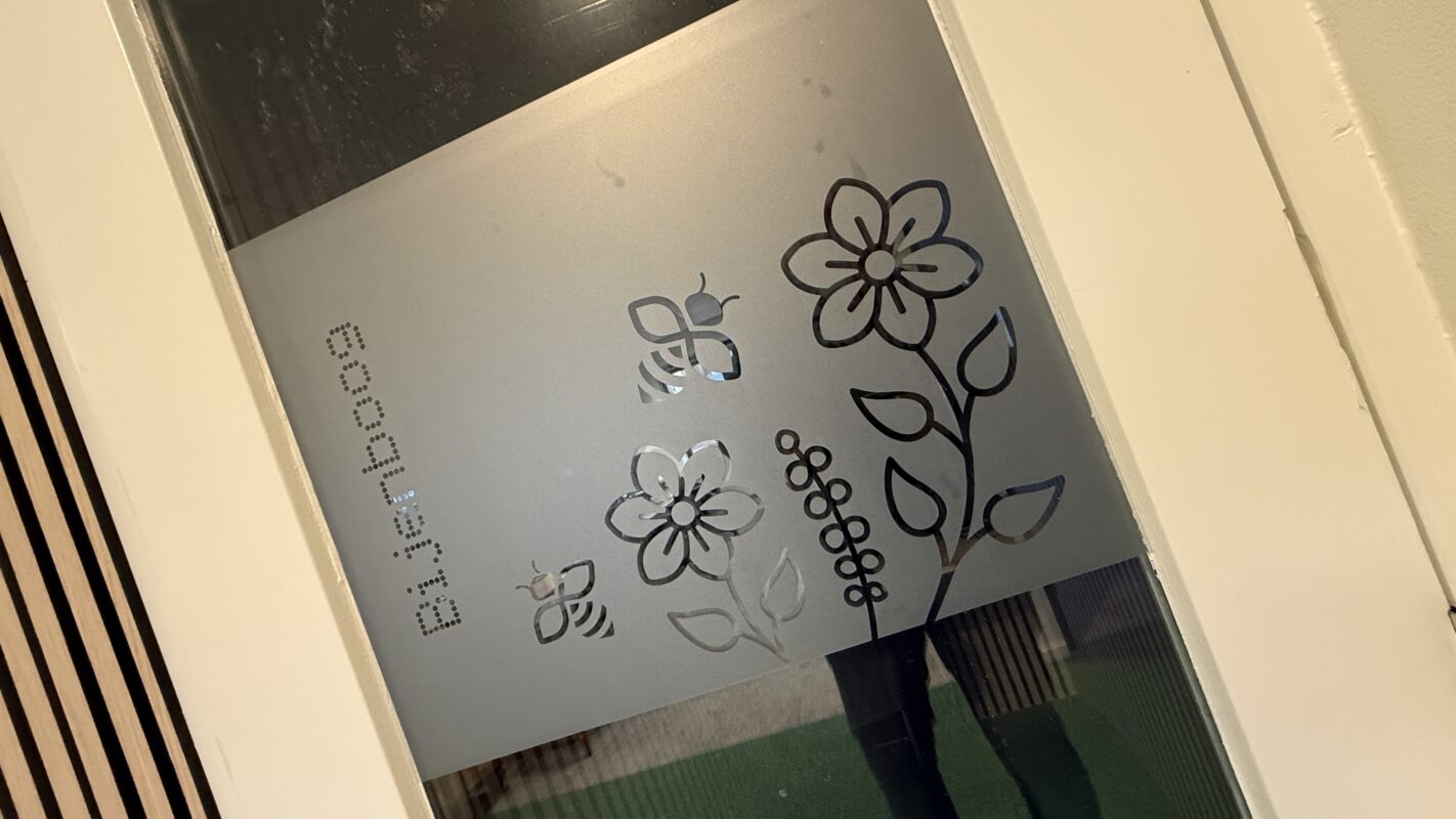 Milieu Centraal - gevel reclame bord - gevelreclame - gevel beletteren - bestickeren - gevelreclame letters - gevelreclame lichtbak - led gevelreclame - buitenreclame gevel - verlichte gevelletters - winkel reclame buiten - rvs letters gevel - verlichte gevelreclame - reclame bord winkel - reclame voor winkel - signing reclame - winkel reclame buiten - winkel reclame binnen - pees frame - peesdoek - textieldoek - branding - design - reclame - bouwhekdoek - bannerdoek - bouwhekspandoeken