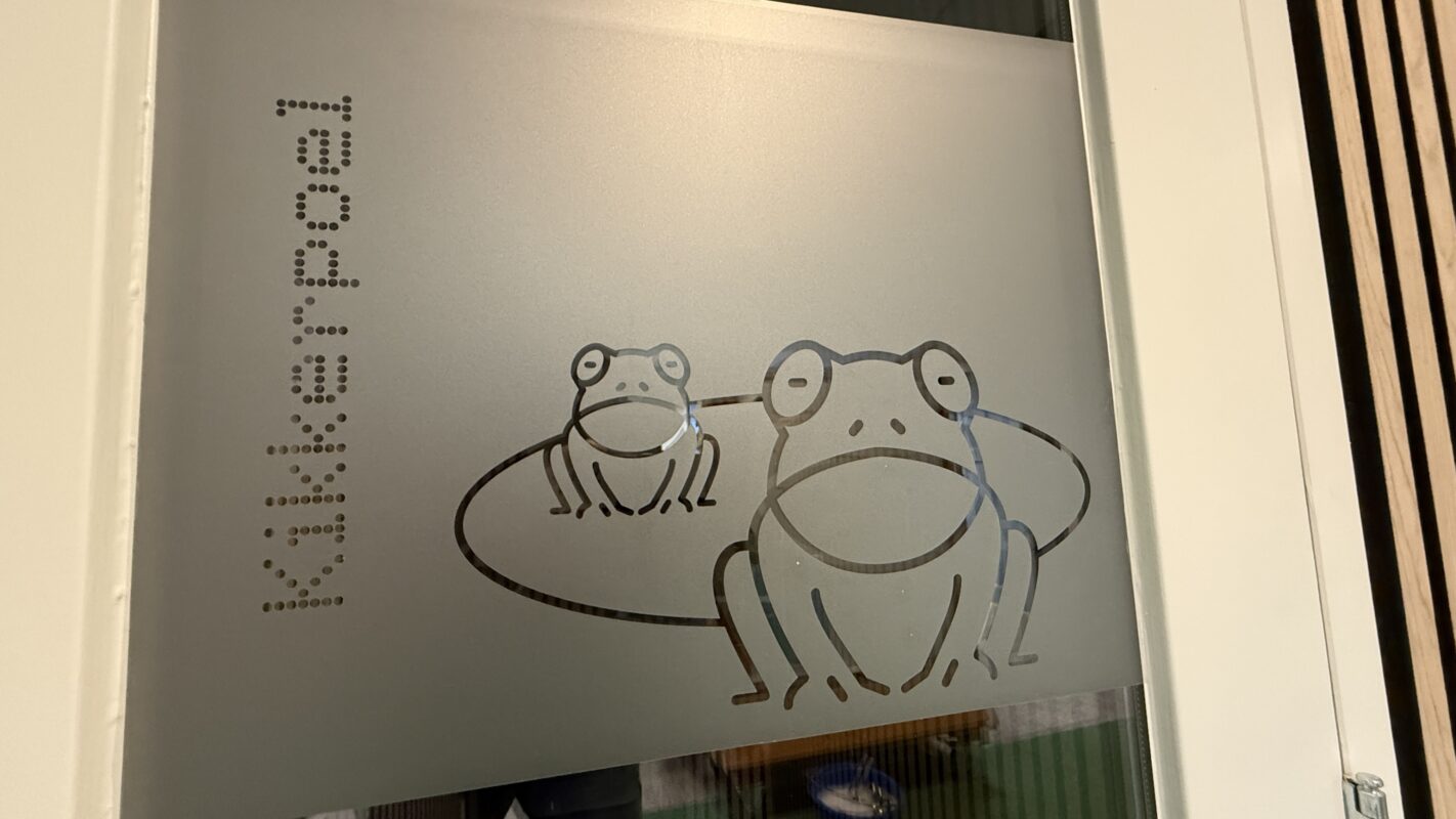 Milieu Centraal - gevel reclame bord - gevelreclame - gevel beletteren - bestickeren - gevelreclame letters - gevelreclame lichtbak - led gevelreclame - buitenreclame gevel - verlichte gevelletters - winkel reclame buiten - rvs letters gevel - verlichte gevelreclame - reclame bord winkel - reclame voor winkel - signing reclame - winkel reclame buiten - winkel reclame binnen - pees frame - peesdoek - textieldoek - branding - design - reclame - bouwhekdoek - bannerdoek - bouwhekspandoeken