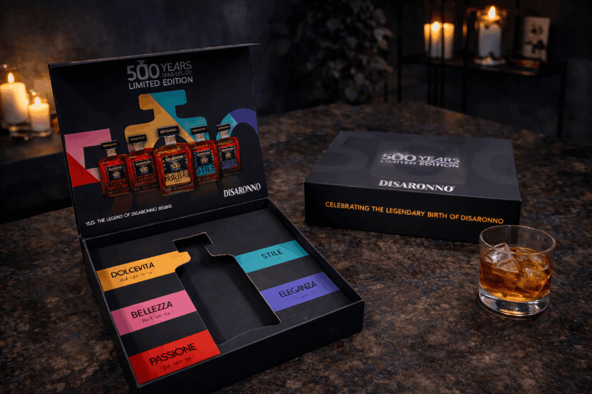 DISARONNO - Studio Beed reclame Branding Marketing Banner belettering signing drukwerk print ontwerp vormgeving autobelettering Design reclame studio bureau Amaretto